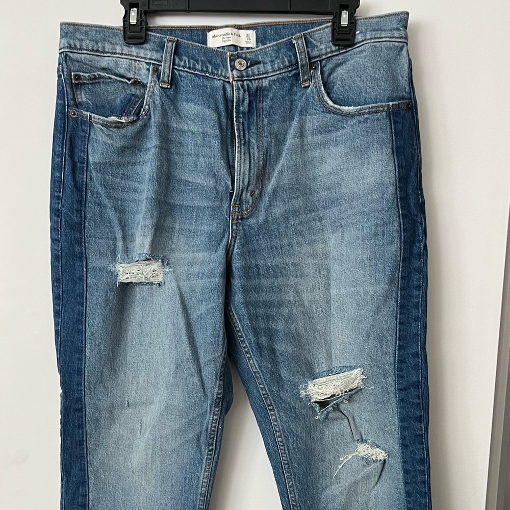 Abercrombie & Fitch The Mom High Rise Jean